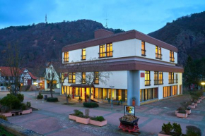  Hotel Garni am Goetheplatz  Бад-Мюнстер-На-Штайн-Эбернбурге